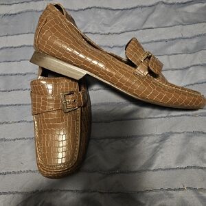 Newport News Brown Textured Loafers